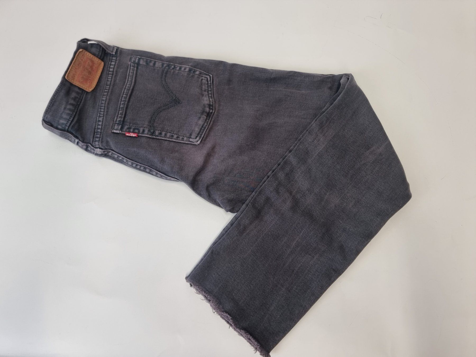 Levi's Jeans: Levis Jeans  Gr. 28 Grau – Gebraucht aus Urtenen-Schönbühl von Restwert_Schoenbuehl