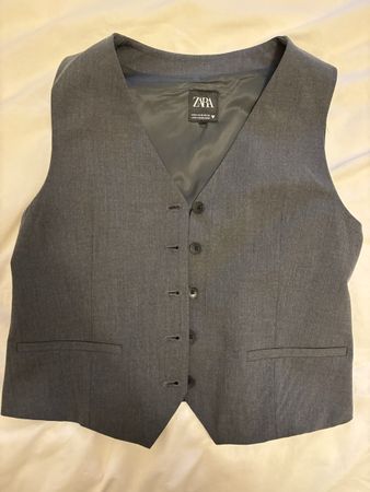 ZARA Damenweste in Grau.