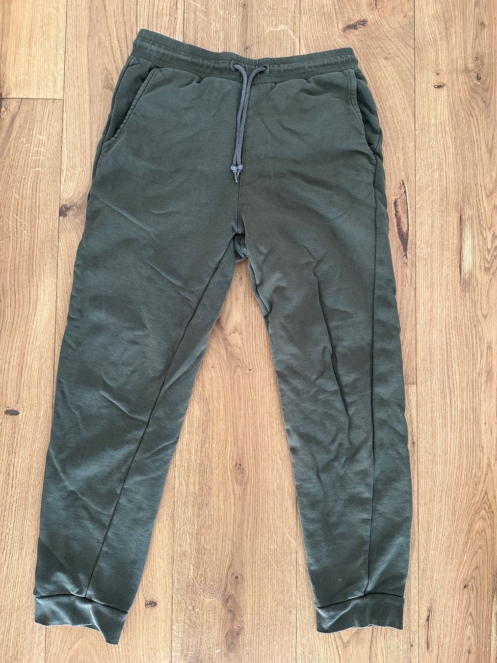 Mango Pantaloni: Mango Jogginghoae Herren S oliv – Usato da Baar venduto da renbee