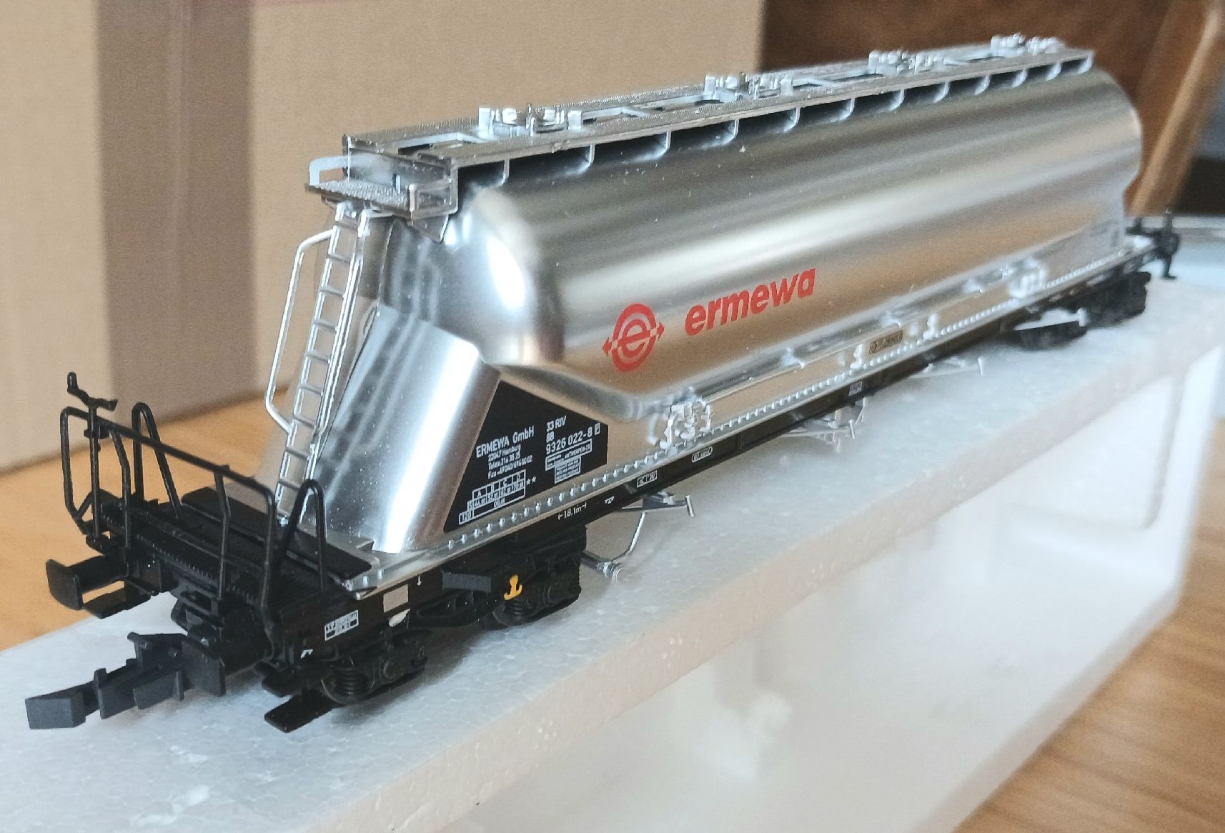 LS Models Trains électriques: L.S. Models 12504 HO, 1 Wagon-citerne "Ermewa""COMME NEUF" – Neuf (Voir description) à Moutier par 2CC2.3402 3