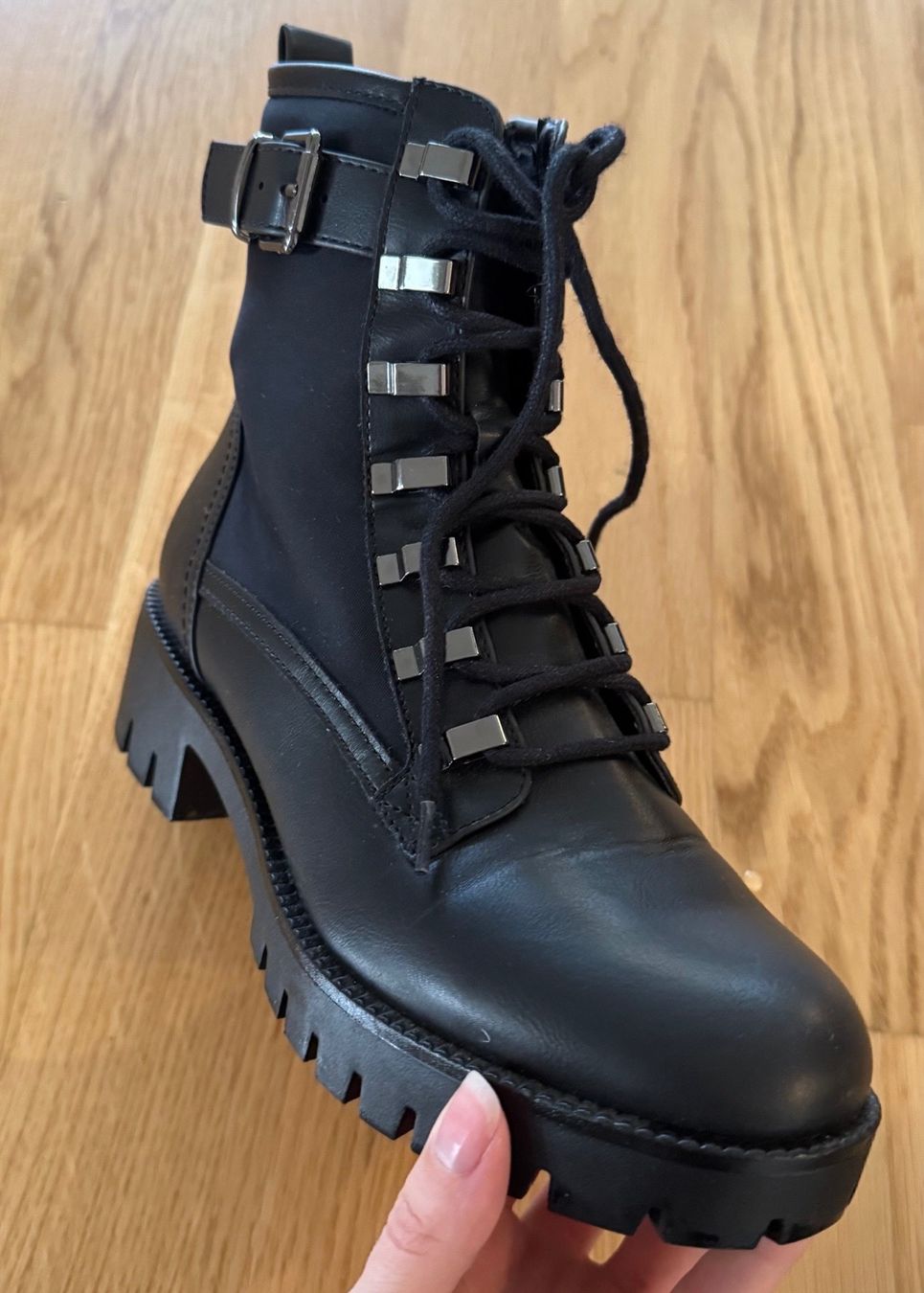 Scarpe da uomo: Schwarze Stiefel – Usato da Spiez venduto da Marix990 1