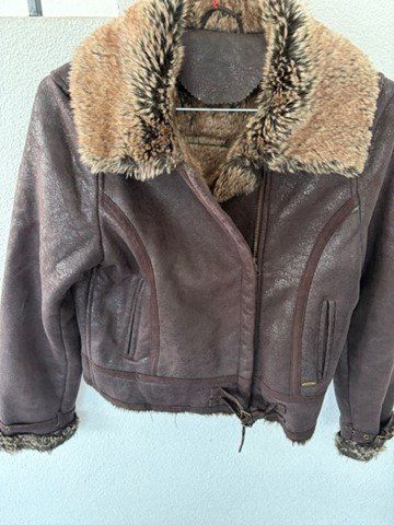 Guess Jacken & Mäntel: Guess Mädchen Lederjacke mit Fell – leichte Winterjacke – Gebraucht aus Mehlsecken von Helly21 3