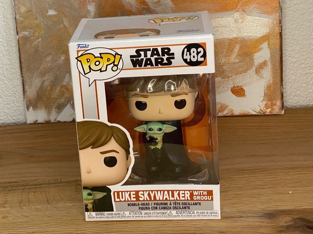 Funko Statuette: Funko Pop - Luke Skywalker with Grogu #482 Star Wars – Nuovo e nell'imballaggio originale da Oensingen venduto da CSCollectors