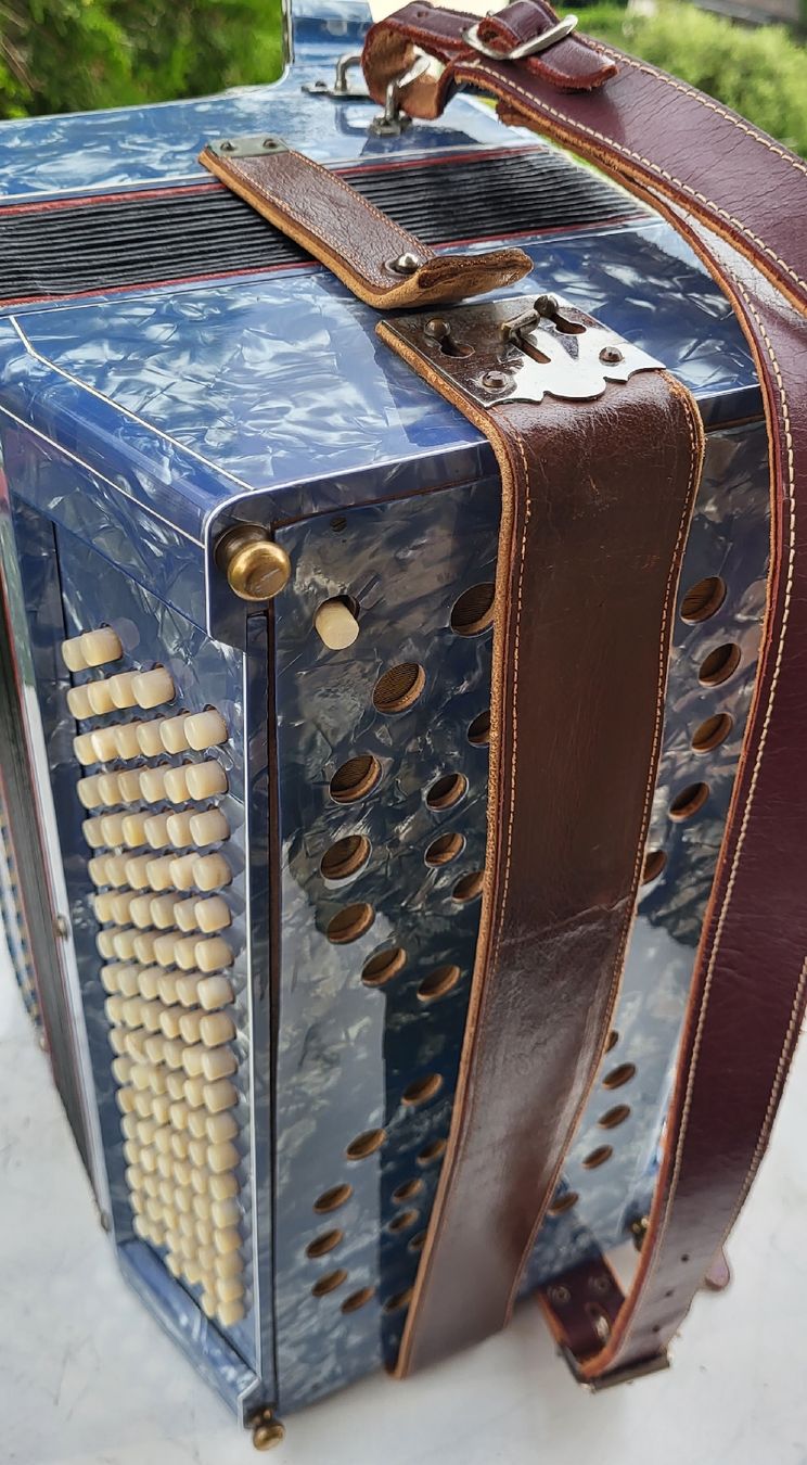 Strumenti musicali: Accordéon Massoni stradella 4 voix – Usato da Penthalaz venduto da EvandroLuz 6