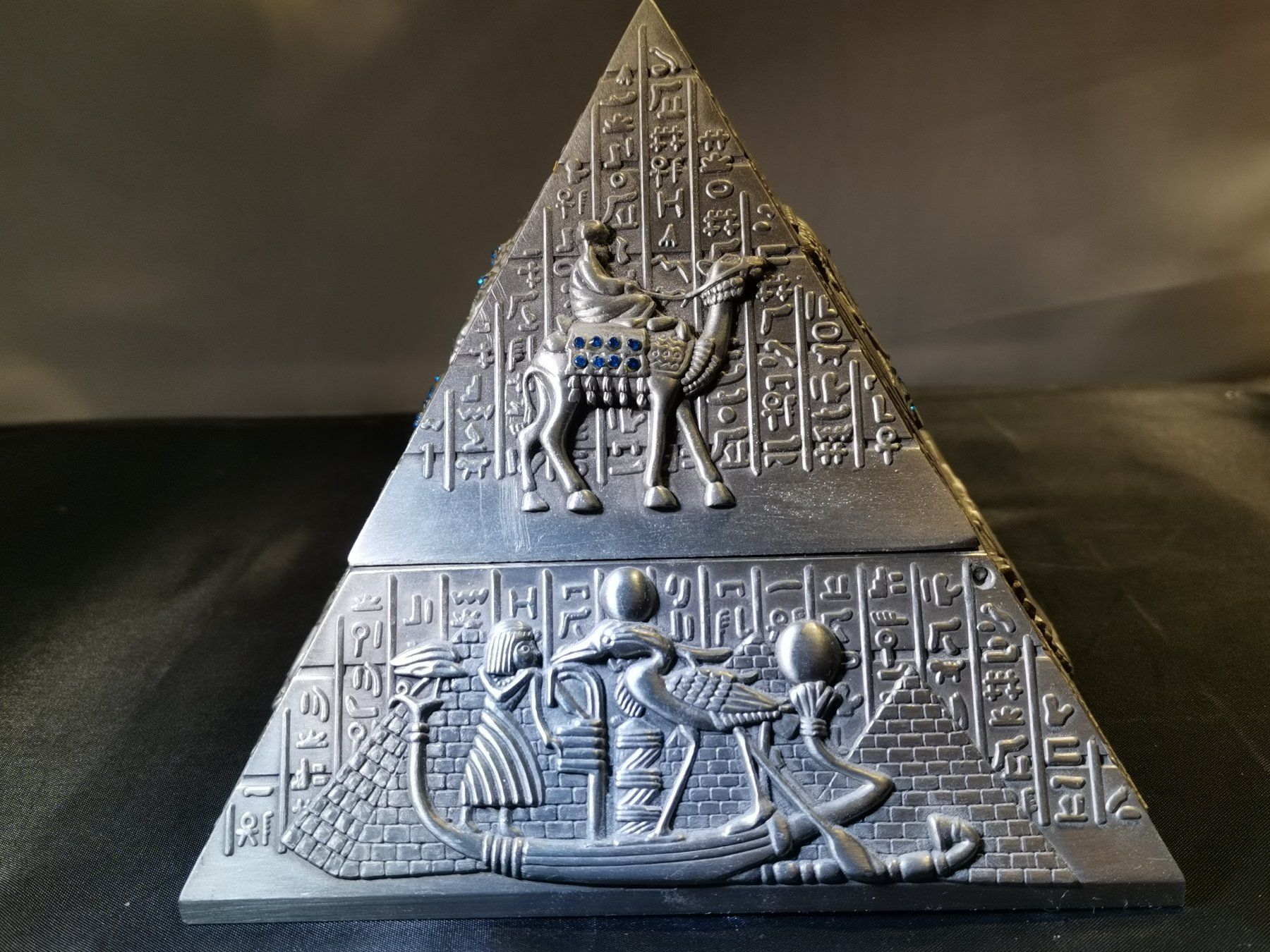 Aschenbecher: Pyramiden-Aschenbecher – stilvoll & einzigartig – Gebraucht aus Suhr von Brocki-Suhr 2