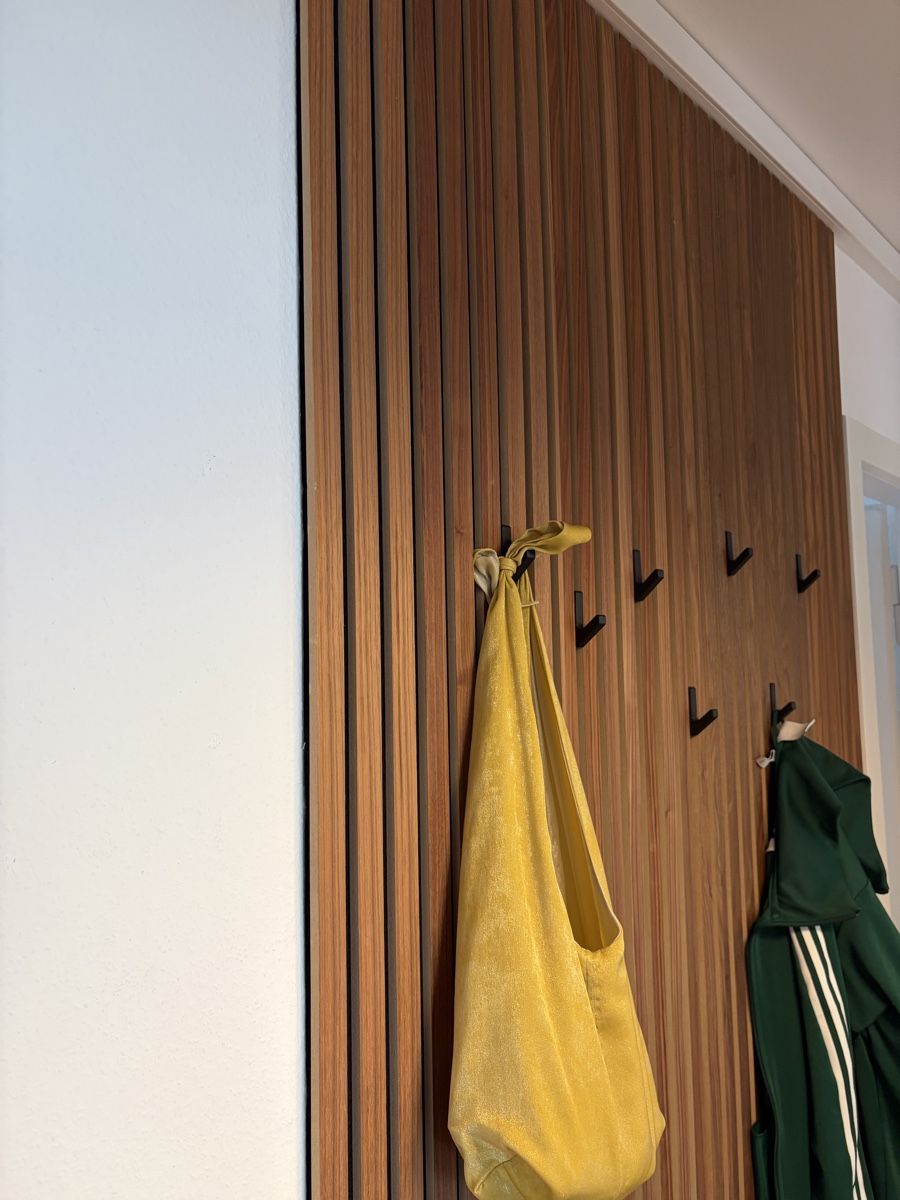 Guardaroba: Wandpaneele / Garderobe aus Holz – Usato da Zürich venduto da islabelllaleh 3