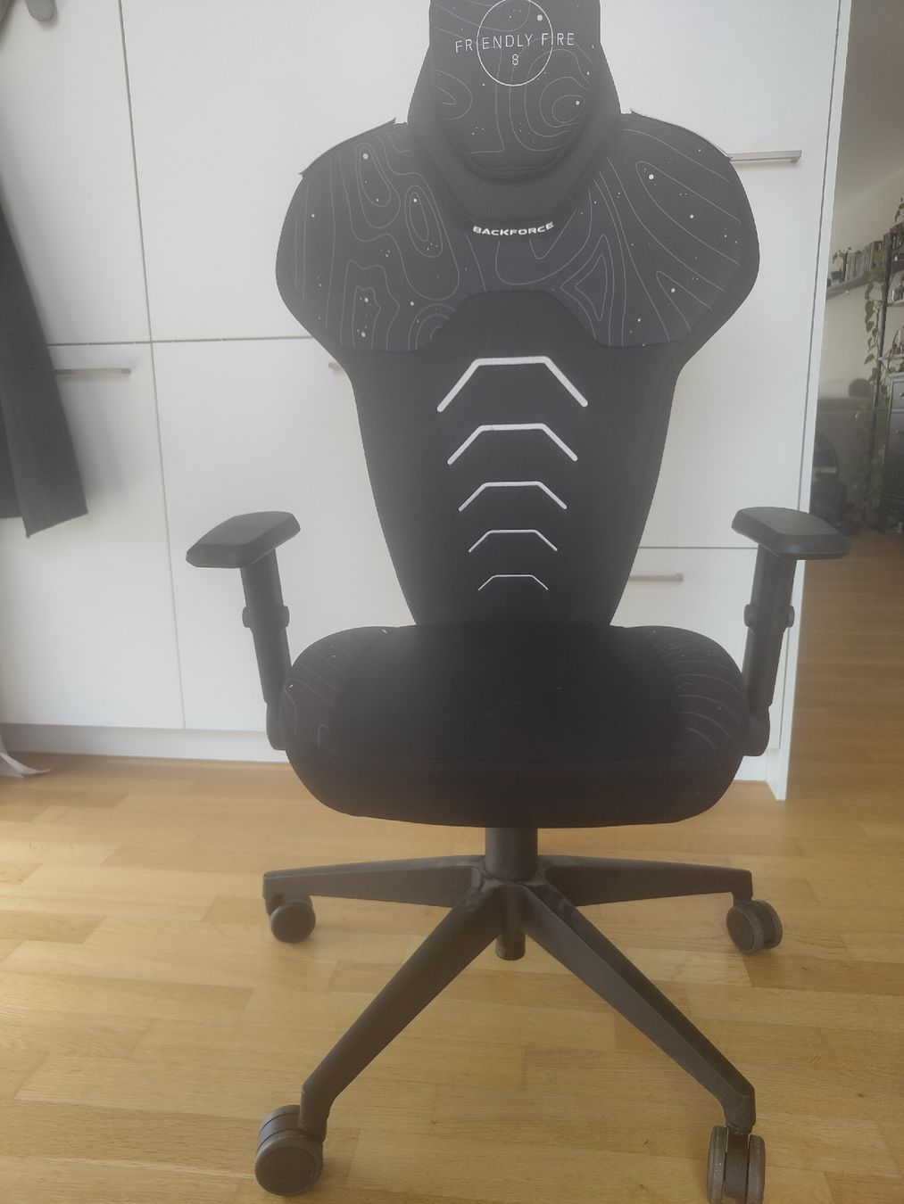Chaises: Backforce V Gamingstuhl Friendly Fire 8 Edition  – D'occasion à Lenzburg par grimm99 1