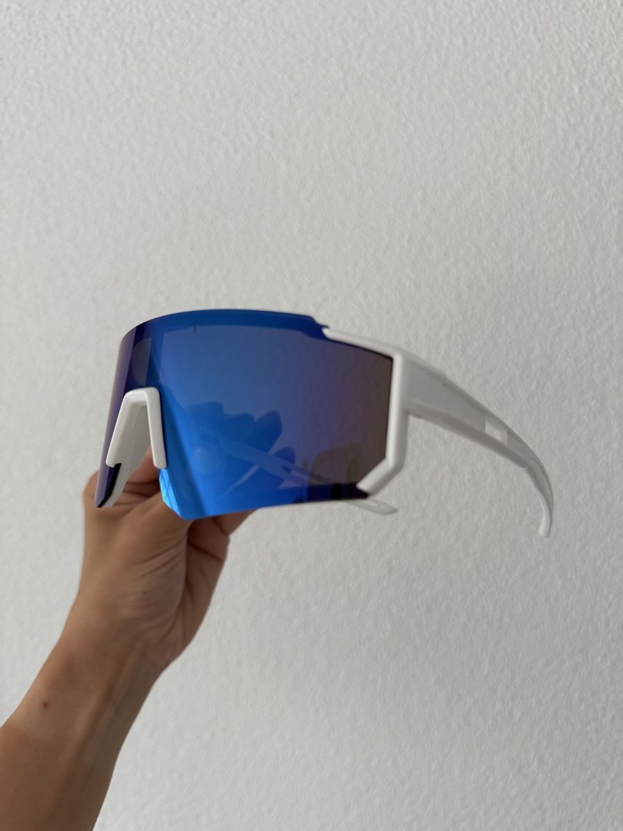 Occhiali & Lenti: Sporty White Sunglasses – Nuovo e nell'imballaggio originale da Gränichen venduto da Domsiiiii 1