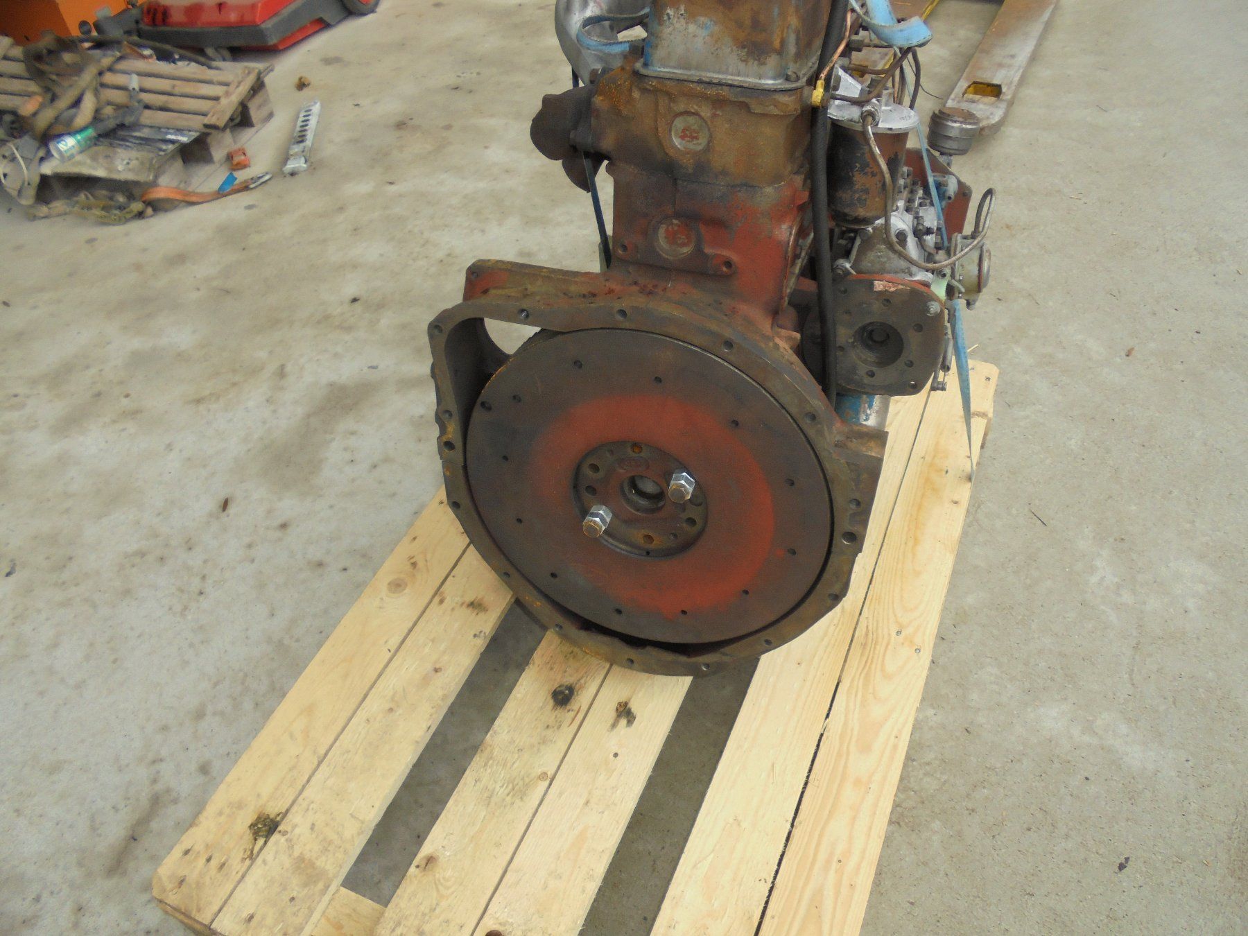 Fordson Tracteurs: Fordson / Traktor  - Ford / Motor - 592 E  - Bührer  Traktor – Défectueux à Eschenbach SG par GM-29 2