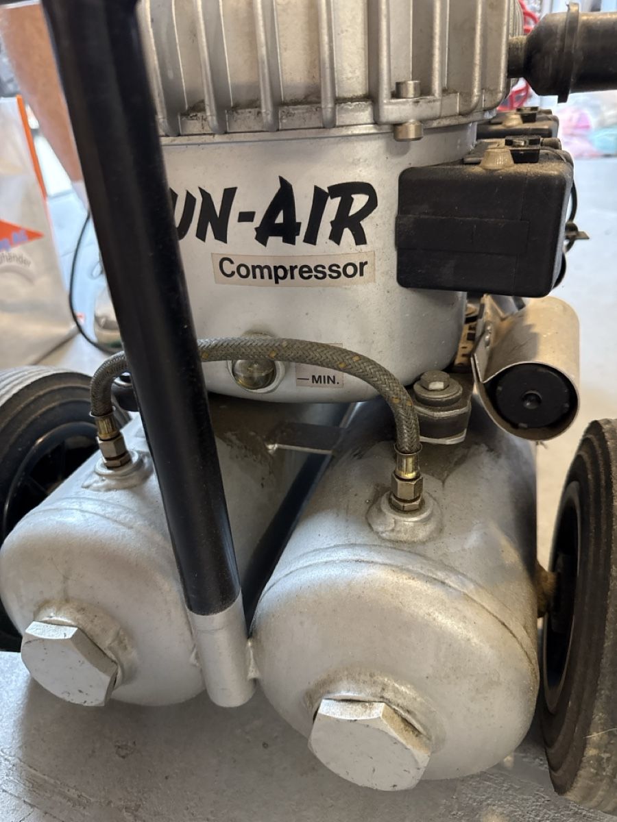 Jun-Air Kompressoren: Jun-Air Compressor 2X10 1988 8 Bar 5.5 A – Gebraucht aus Cham von inf_fnd5 2