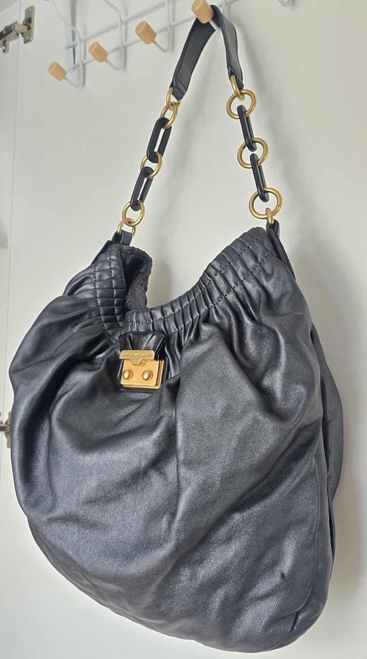 Marc Jacobs Sacs femmes: Marc JacobsSchultertasche Softleder anthrazit Glitzer – D'occasion à Niederteufen par Mira_72 1