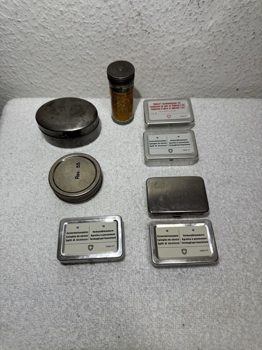 Kit di pronto soccorso: Sanitätsmaterial Militär – Usato da Lenzburg venduto da Meister_k