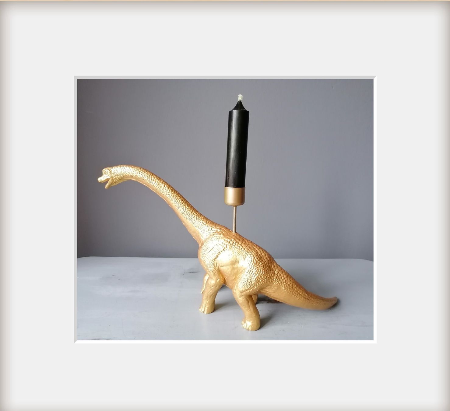 Kerzenständer: Kerzenständer mit goldenem Dinosaurier – Neu (gemäss Beschreibung) aus Wallisellen von Muggeli1970