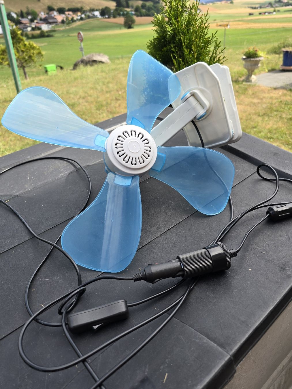Ventilatori: 12V Ventilator mit 12V Stecker und An/Aus Schalter – Usato da Walkringen venduto da Vanuca 4