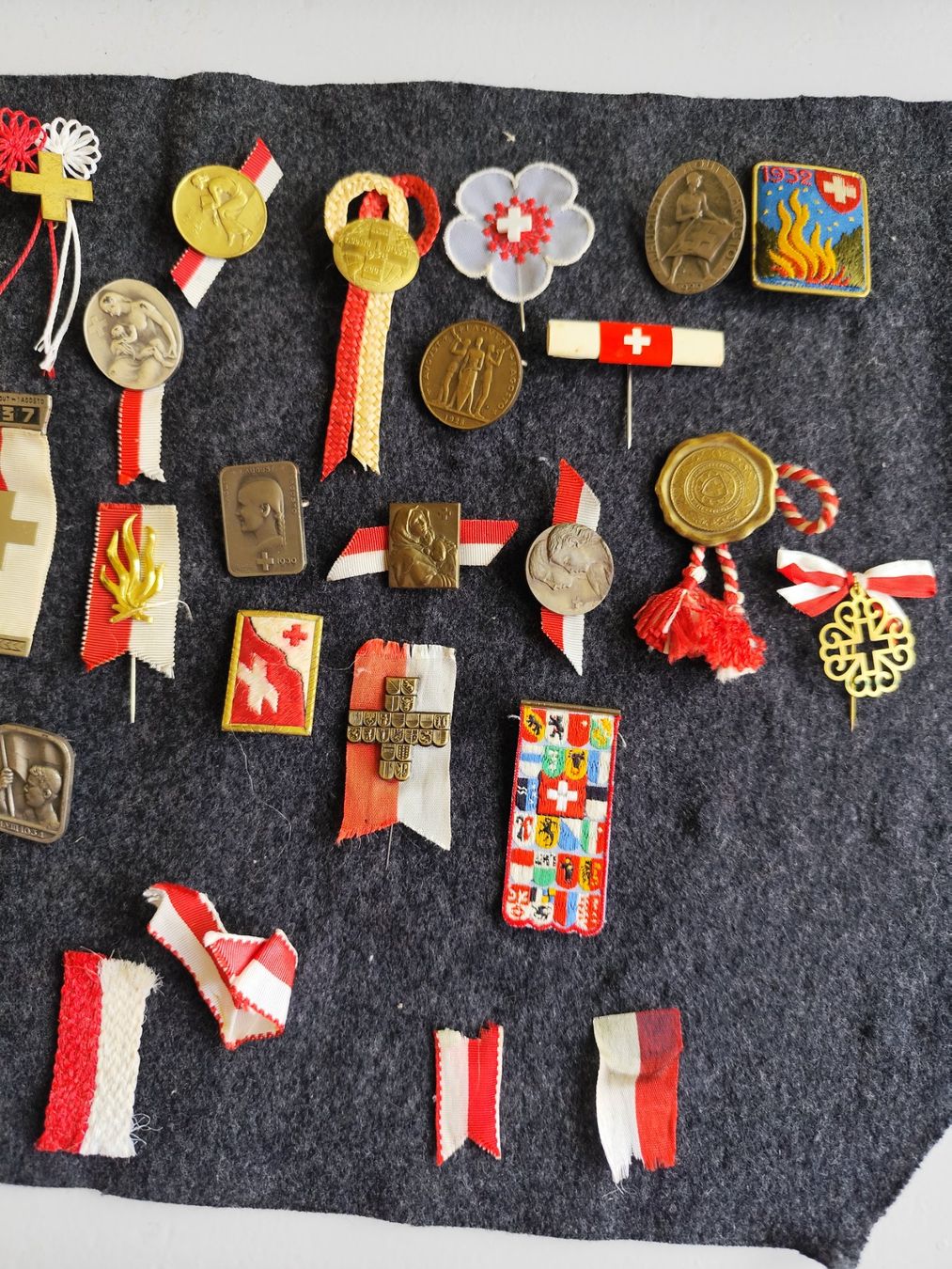 Placchette & Badge: Grosse Sammlung Pro Patria 1.August-Abzeichen ab1923 – Usato da Uerikon venduto da guggif 1