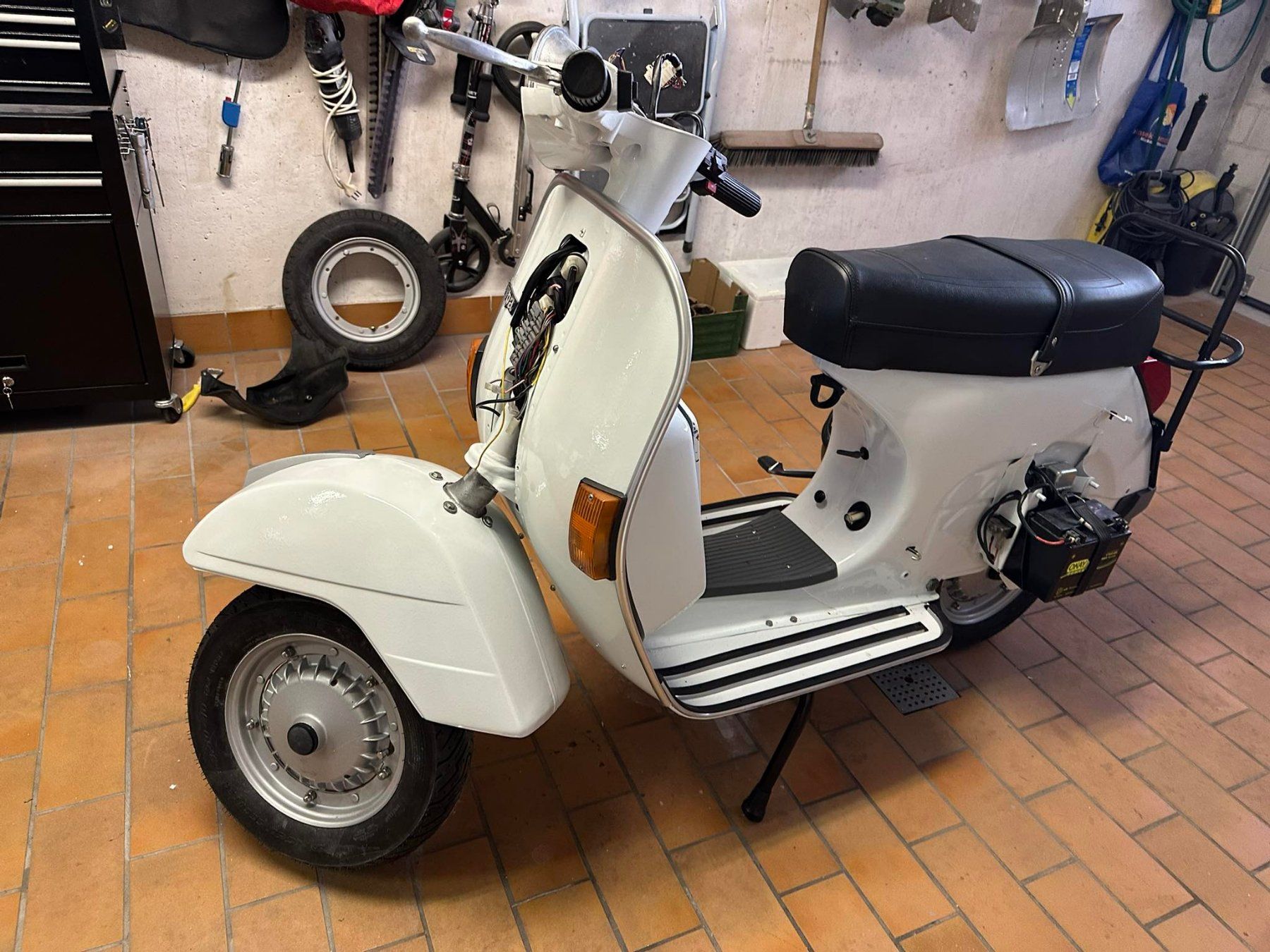Piaggio Strada: Vespa 125 E weiss revidiert – Usato da Triesen venduto da Simo.Co 3