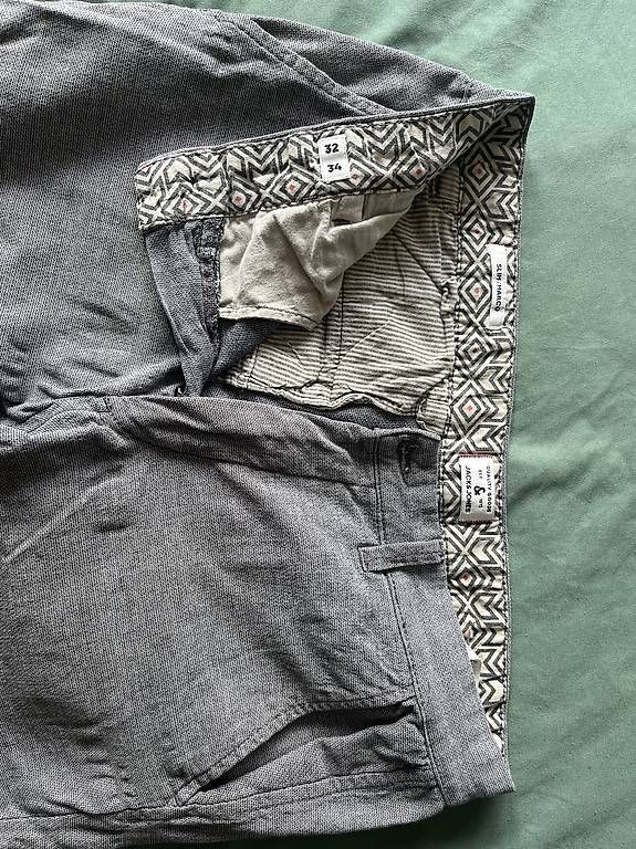 Pantaloni: Herrenhose Jack&Jones grau Grösse 32/34 – Usato da Zürich venduto da sus_n9fj