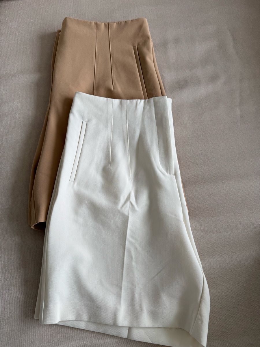 C&A Pantaloni: Zwei Bermudashorts, weiß und beige – Nuovo (secondo la descrizione) da Lachen SZ venduto da artbyblondangel