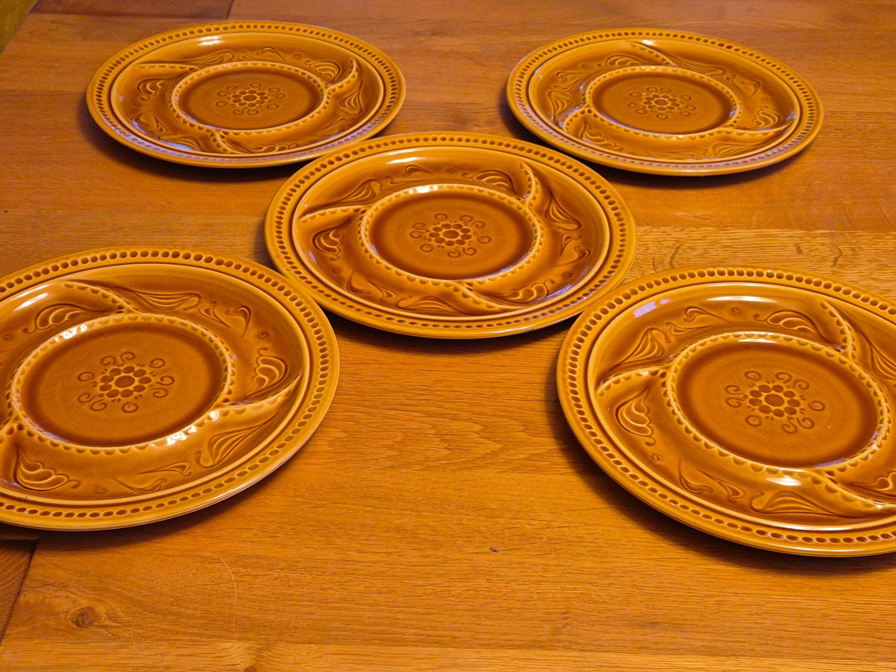 Piatti: 5 plats décoratives – Usato da Monthey venduto da McAuthor