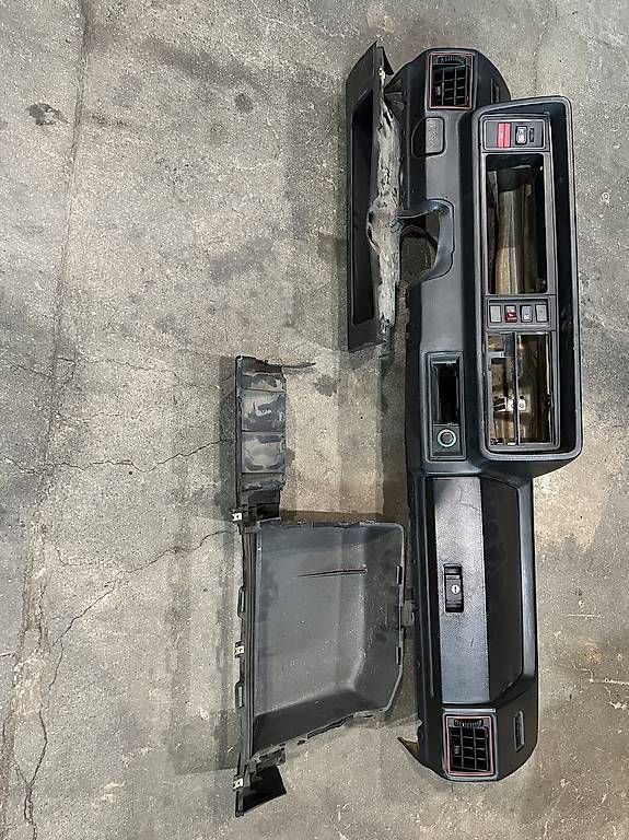 Tutti pezzi di ricambio auto: Schlachte VW Golf 1 GTI 1,6l – Usato da Safenwil venduto da vw-teile 3