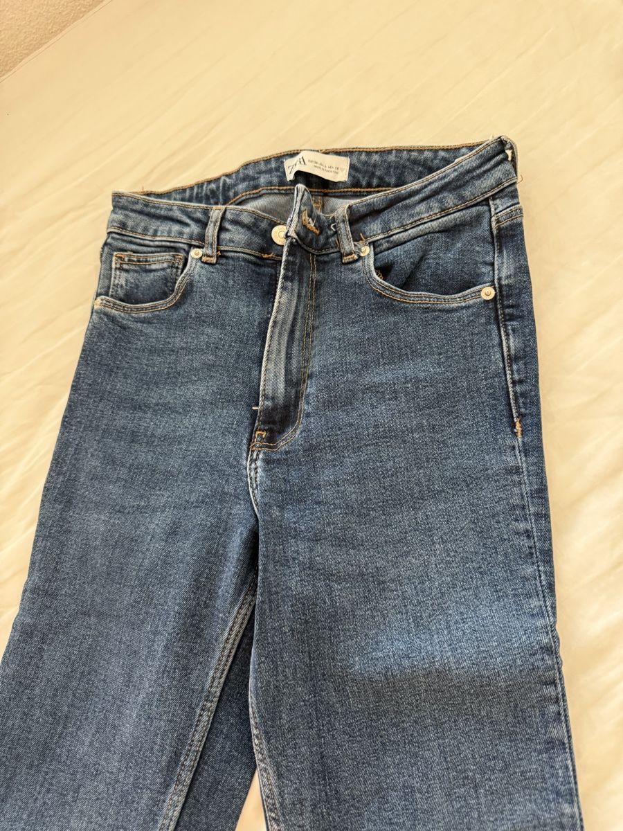 Zara Jeans: Zara Jeans mit Schlitz, top Zustand! – Gebraucht aus Volketswil von habibeoez 3