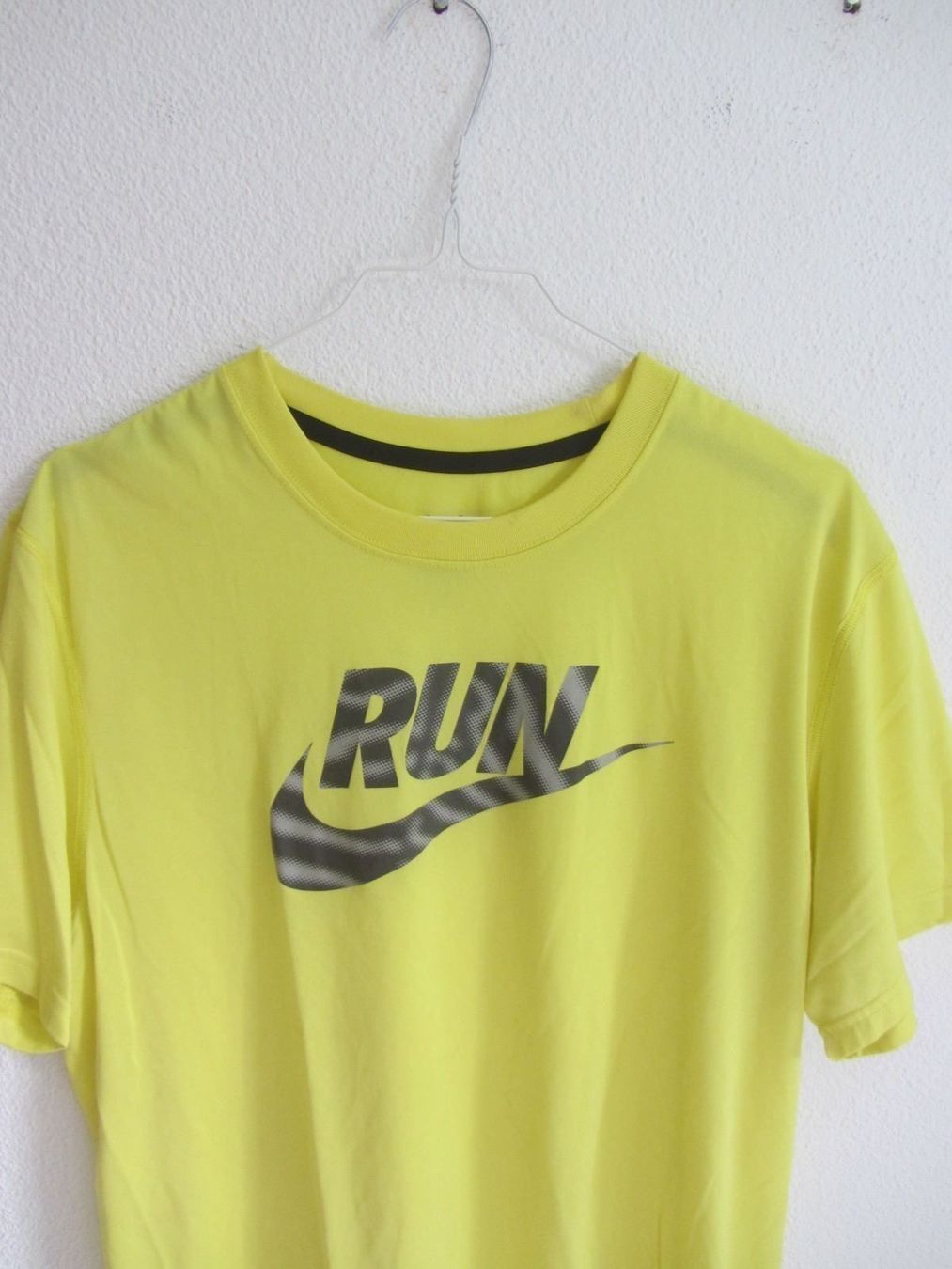 Nike T-Shirts: NIKE - T-Shirt gelb M – Gebraucht aus Zürich von Diazaio 1