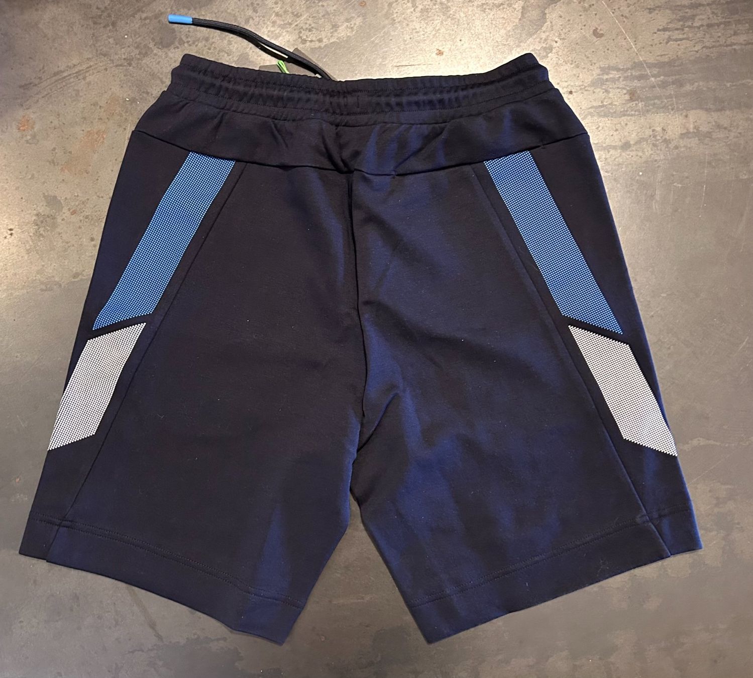 Hugo Boss Pantaloni: Shorts BOSS  uomo - size S – Nuovo (secondo la descrizione) da Vaglio venduto da Arabella1973 1