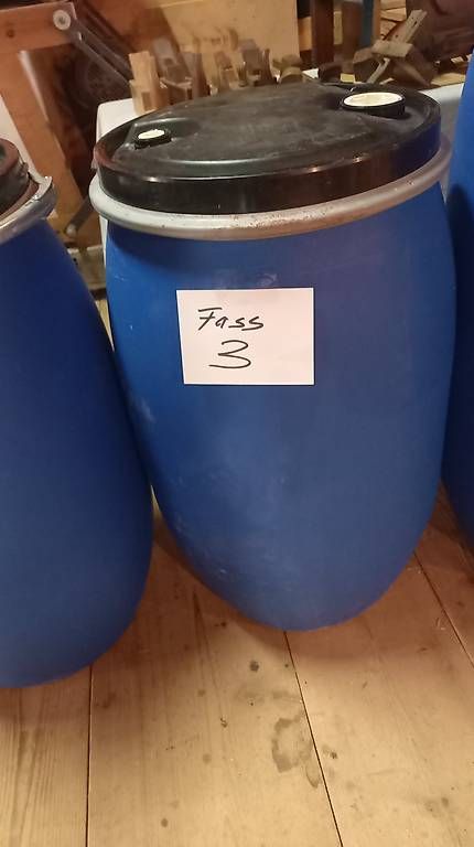 Accessoires: Fass aus Kunststoff – D'occasion à Fischenthal par daska2