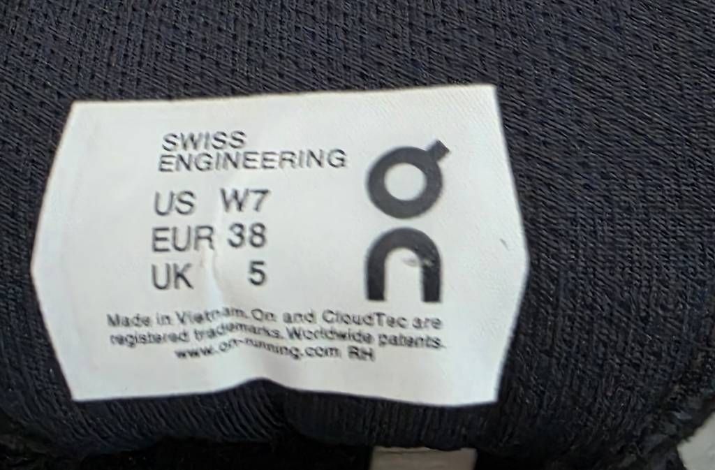Scarpe da donna: ON Schuhe weiss Gr. 38 wenig gebraucht – Usato da Appenzell venduto da San-cu 1