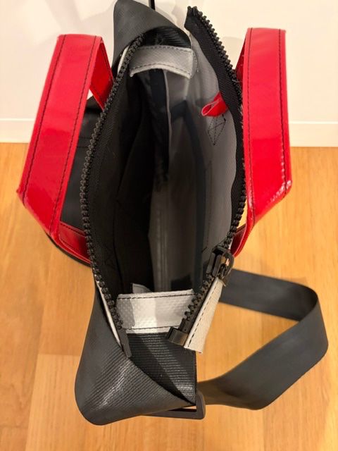 Freitag Sacs: Freitagtasche "Ruby" F274 in Silbergrau / rot – Neuf (Voir description) à Münchenstein par skatespezi 2