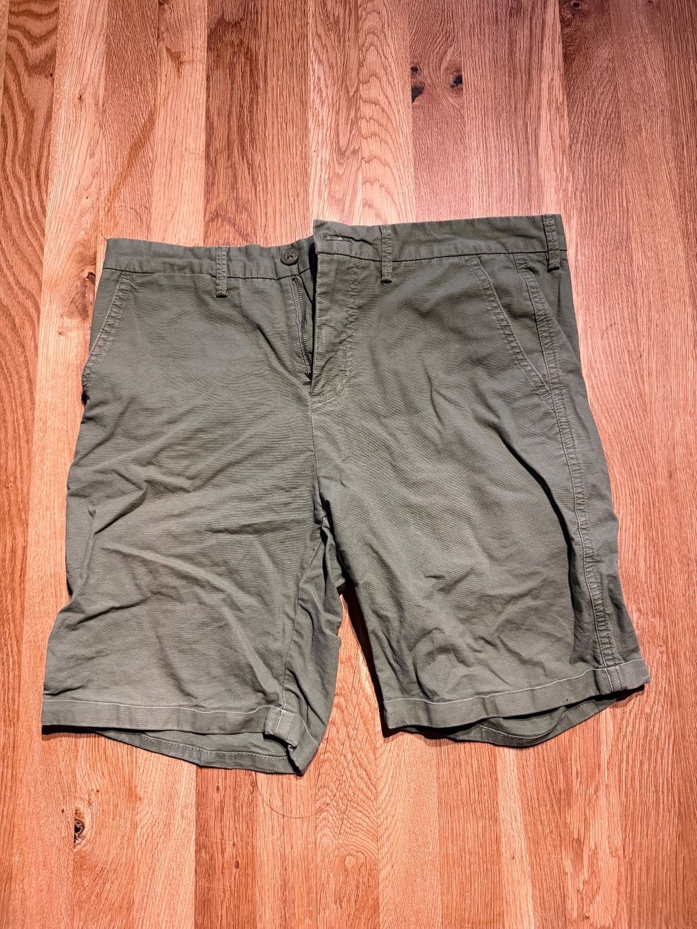 Pull&Bear Pantaloni: Pull & Bear Shorts M grün – Usato da Goldingen venduto da Thomas.Perrin