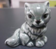 Goebel Porzellan-Figur sitzende Katze grau