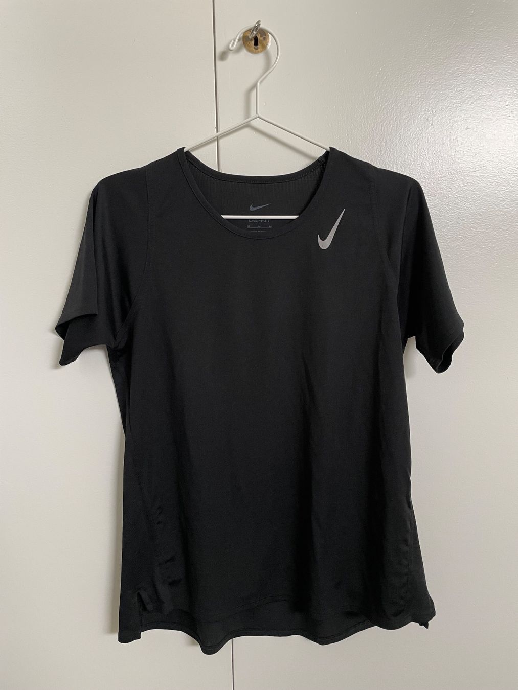 Nike T-Shirts: Sportshirt Nike Gr. M – Gebraucht aus Bern von ann_z7qj