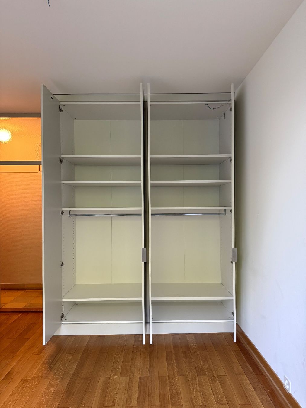 Schränke: Hochwertiger Schreiner-Einbauschrank – Gebraucht aus Basel von AnnaSalvioni 2
