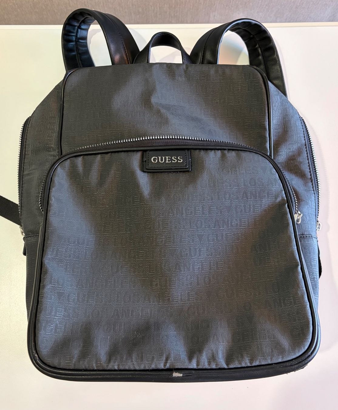 Guess Zaini: Guess Rucksack Schwarz – Usato da Langenthal venduto da Mupho8