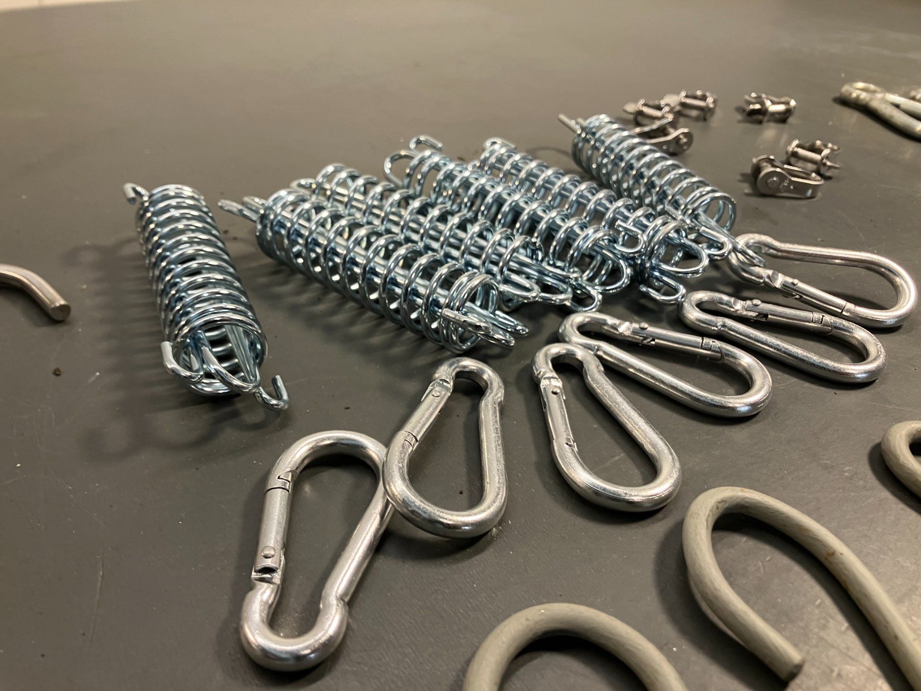 Attrezzatura da arrampicata: Posten div. Metall Karabiner, Hacken usw. ab 1.- – Usato da Lichtensteig venduto da Buy24International 6