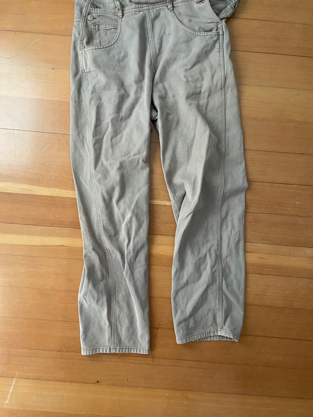 Pantaloni: Vintage braune Latzhose – Usato da Niederrohrdorf venduto da Lou_9hq6 1