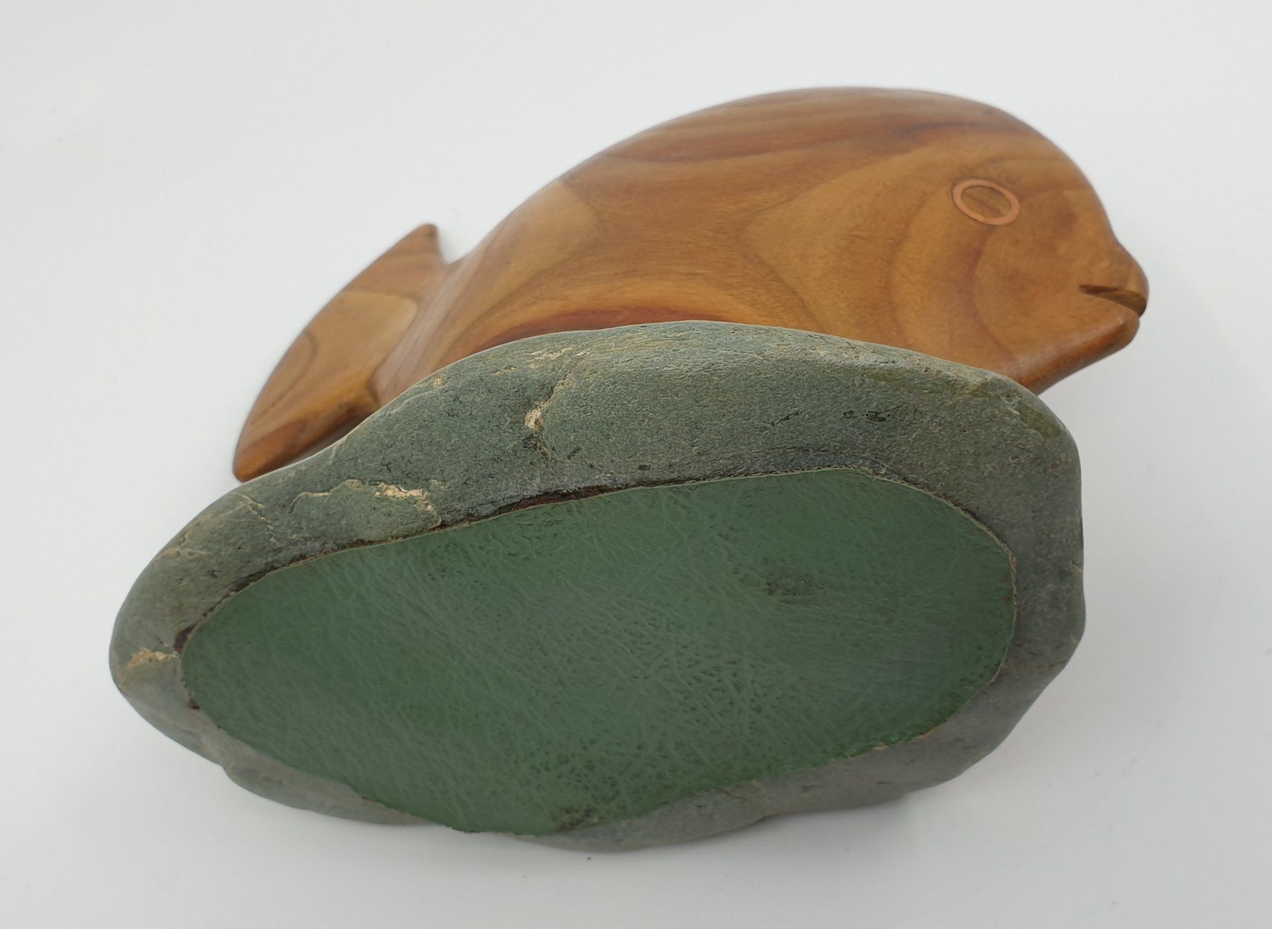 Figuren: Mid Century Figur, Holzfisch auf Stein – Gebraucht aus Emmen von magelan 4