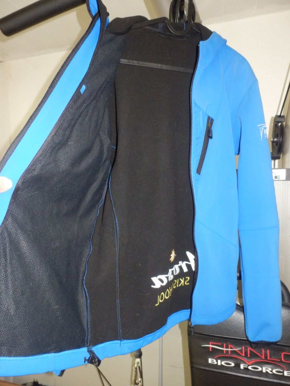 Jacken: Softshell bleu  avec capuchon en très bon état – Gebraucht aus Apples von Photec18 3