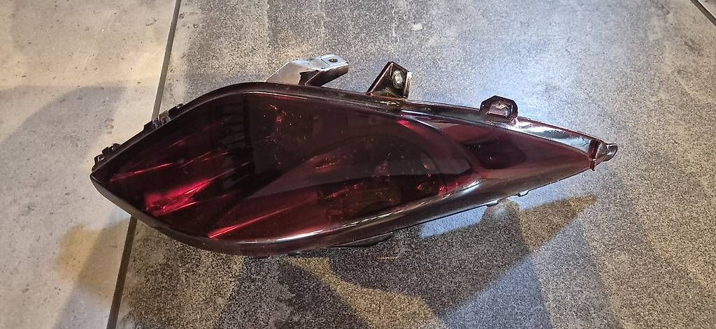 Tutti pezzi di ricambio per scooter: Feux arrière teintés xmax 250/125 – Usato da Avully venduto da Milanex-noir 1