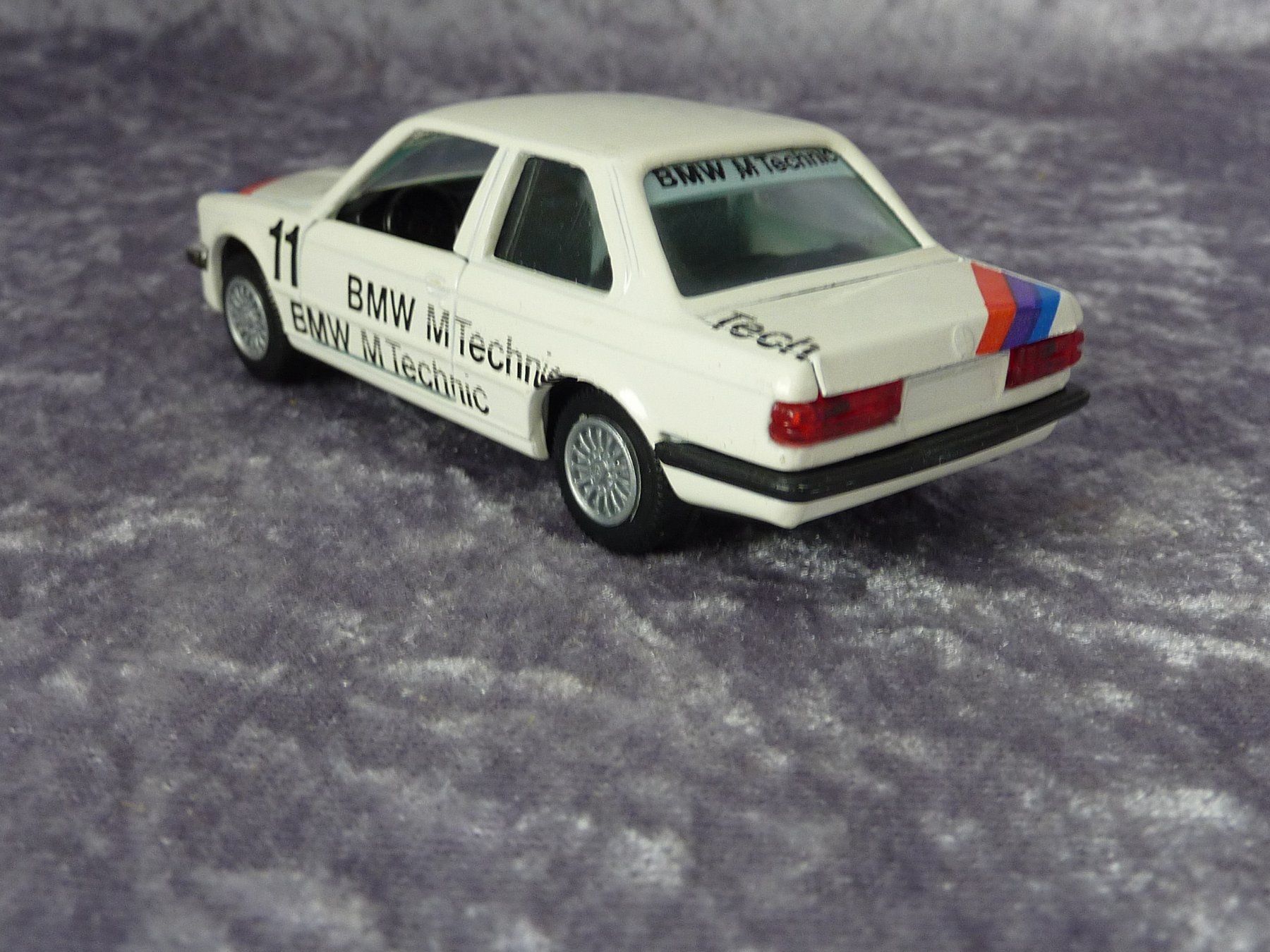 BMW Modellautos: BMW 323i M-Tech E30 1:43 – Neu (gemäss Beschreibung) aus Dürrenäsch von modellautos4you 3
