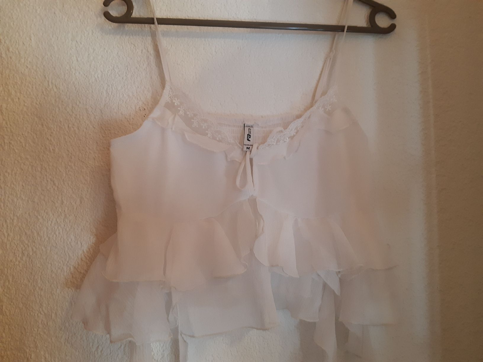 Top: Quallenstyle Top Weiss M – Usato da Toffen venduto da Gwunderegge77 1