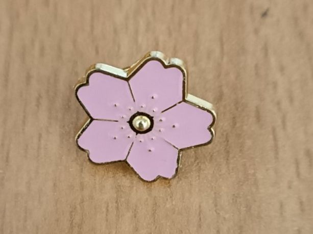 Placchette & Badge: Pin Rosa Blume - Box 11 – Usato da Köniz venduto da Pinscollect