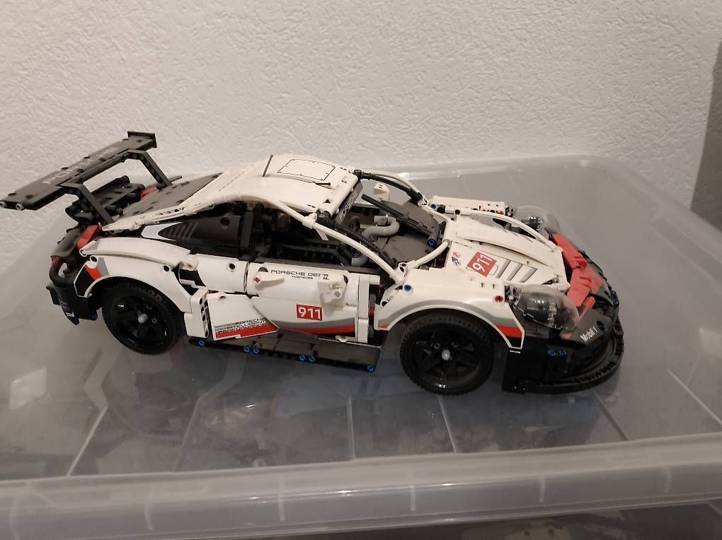 Lego Spielzeuge: Lego Technics 42096 Porsche 911 RSR – Gebraucht aus Uster von ire_g7vv