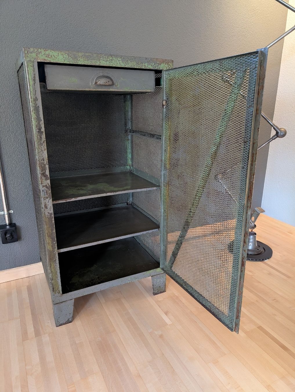Cassettiere: Alter Werkstattschrank / Industriemöbel / Industrial / Loft – Usato da Niederwil SO venduto da seidenweg 8