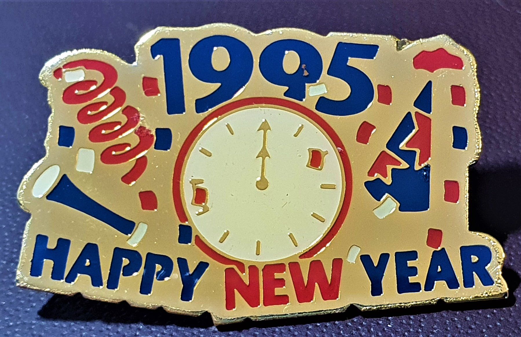 Plaketten & Abzeichen: Q037 - Pin Happy New Year 1995 – Gebraucht aus Reinach BL von Boston-Verkauf