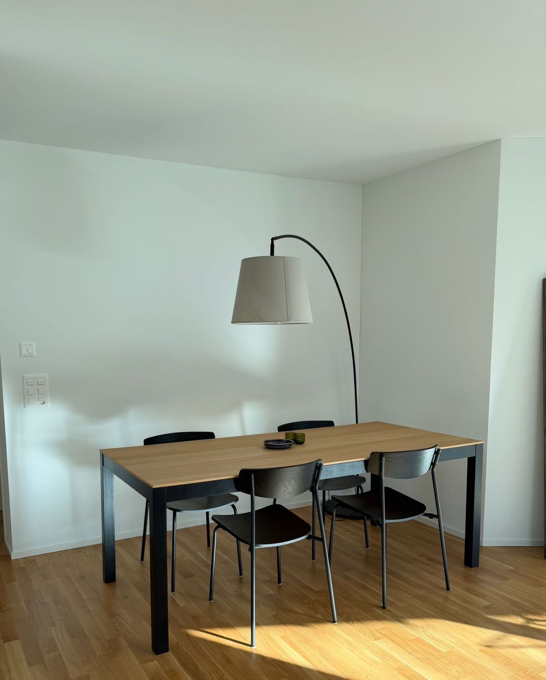 Pfister Set di tavolo e panche: Table dinning & chairs Pfister – Usato da Zürich venduto da ahl_pll5