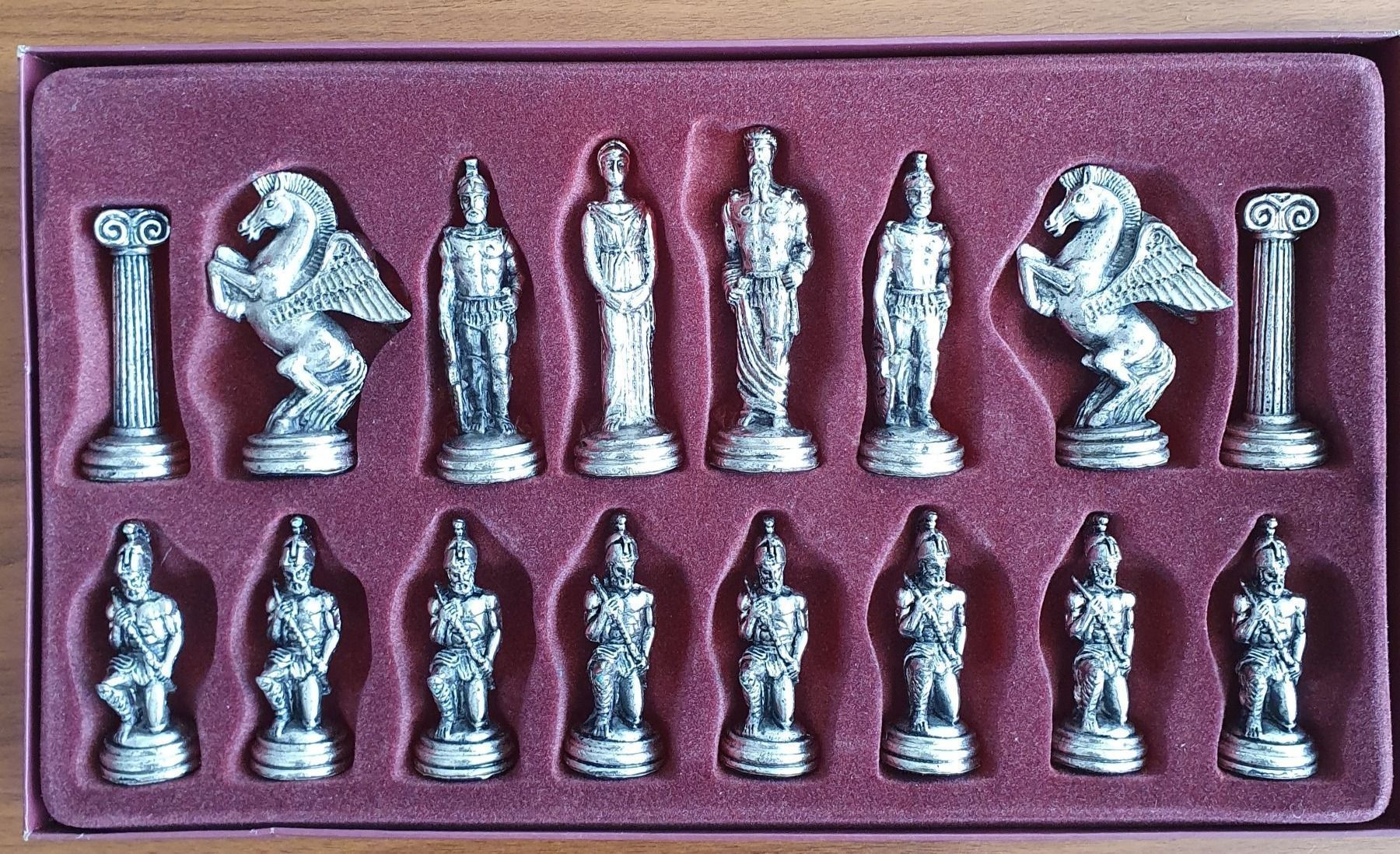 Statuette: Schachfiguren aus Metall – Nuovo (secondo la descrizione) da Fischbach-Göslikon venduto da Rosatt 2