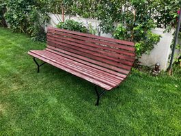 Alter Gartenbank Holz braun mit Metallgestell