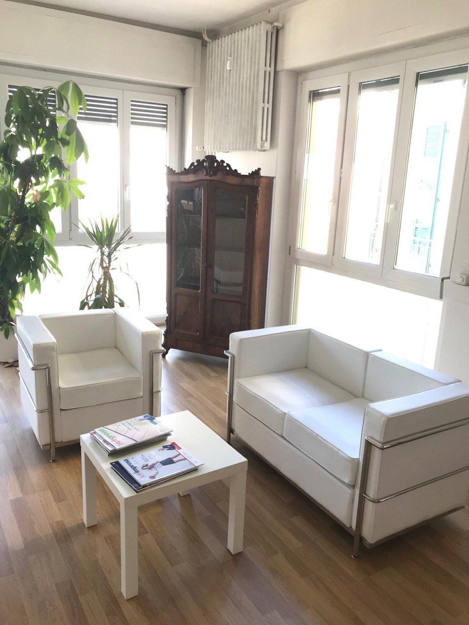 Sofas: divano  metal in similpelle bianca – Gebraucht aus Chiasso von cor_5qwh